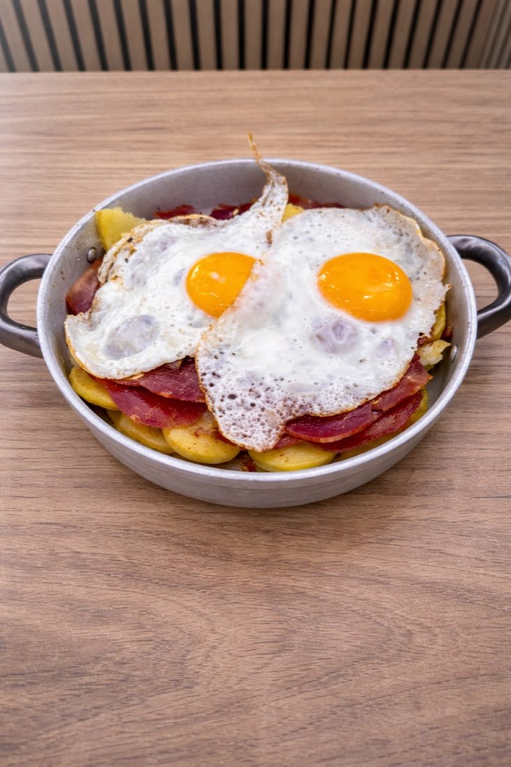 Huevos rotos con jamón ibérico