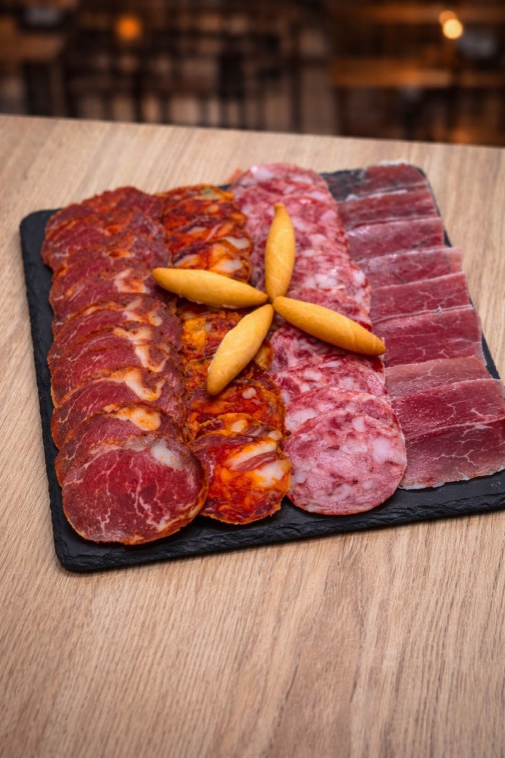 Tabla de ibéricos con picos